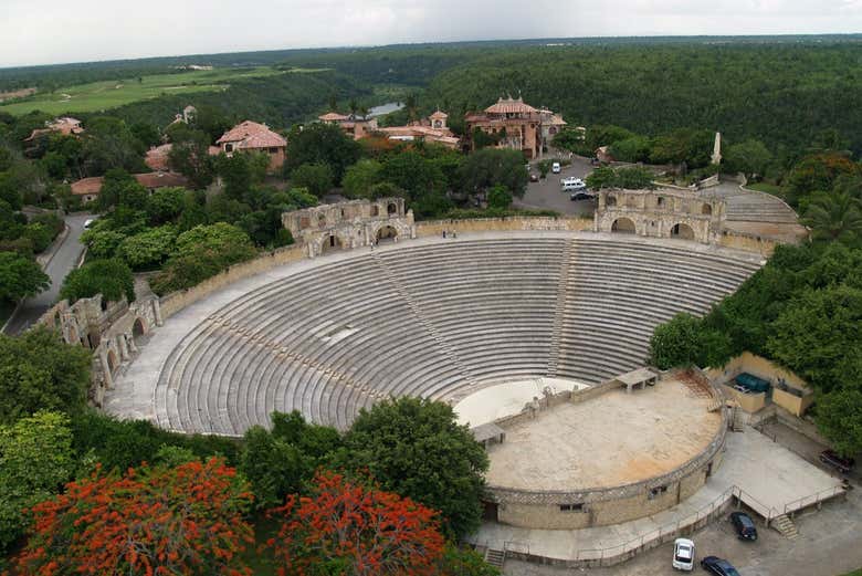 Cueva de las Maravillas & Altos de Chavón Tour in La Romana
