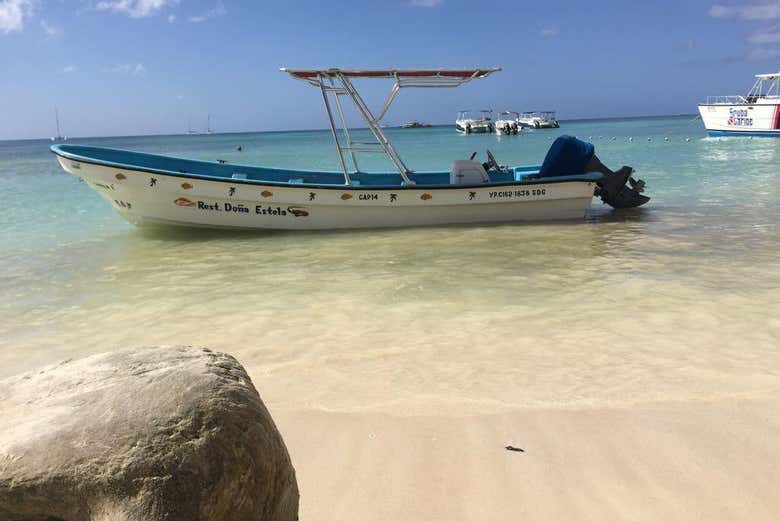 Lancha para recorrer Isla Saona