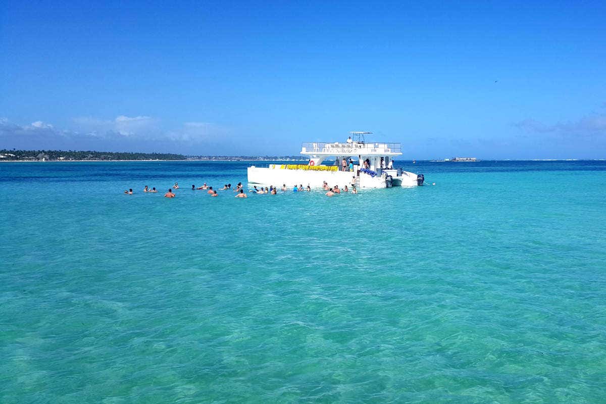 Baño en las cálidas aguas caribeñas