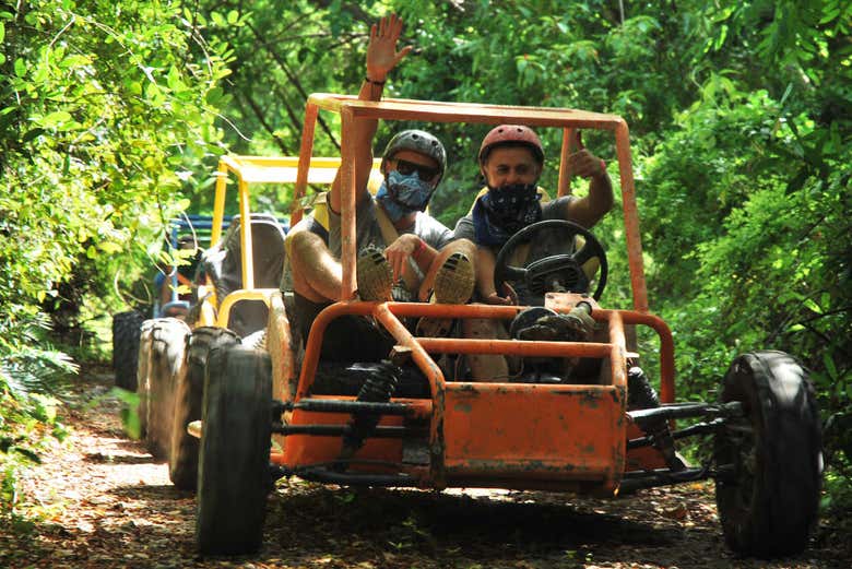 Desfrutando do tour de buggy