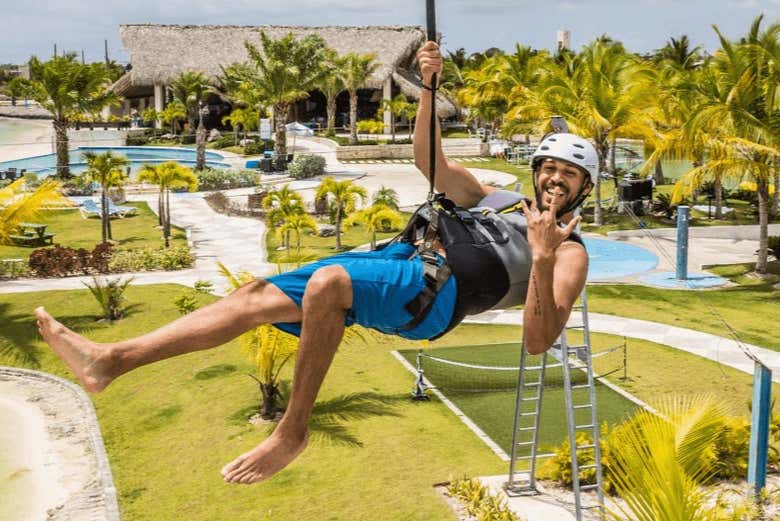 Tirolina en Caribbean Lake Park