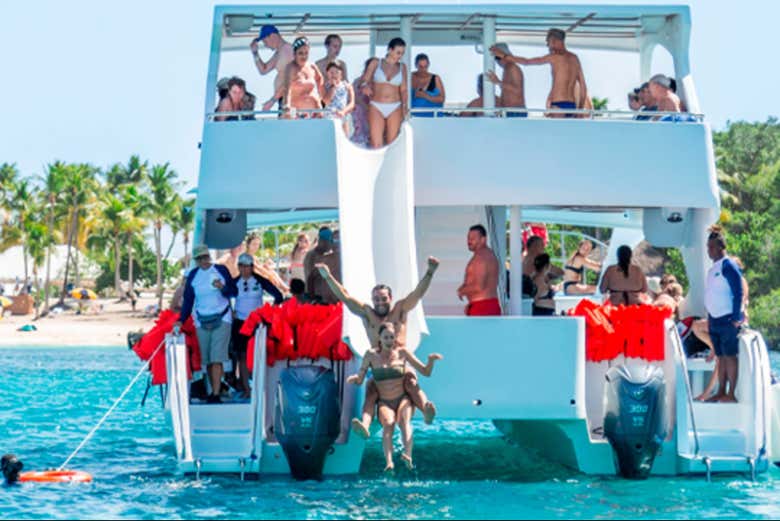 ¡Os lo pasaréis en grande a bordo del catamarán!