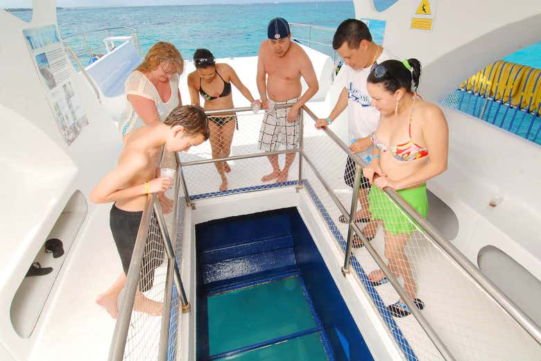Disfrutando del paseo en catamarán
