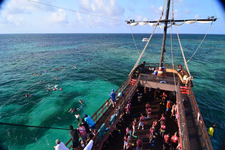 Diversão garantida a bordo do barco pirata