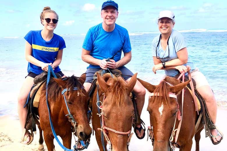 Paseo a caballo en familia