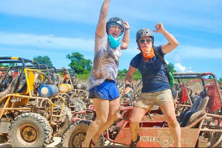 Os adentraréis en la jungla a bordo un buggy