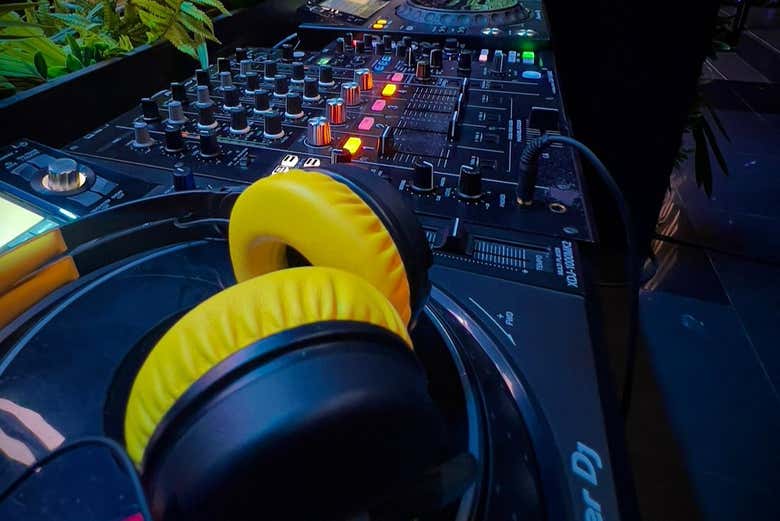 Mesa de mixagem dos DJs