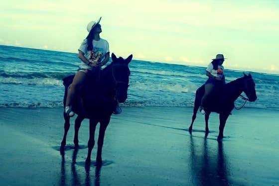 Cabalgando por la playa