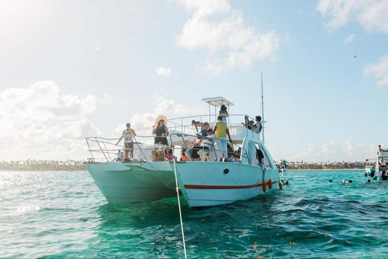 Sail on board a catamaran