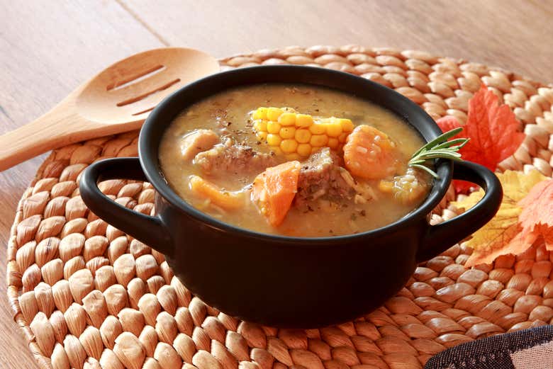 O típico prato de sancocho dominicano
