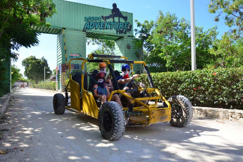 Dando comienzo al tour en buggy