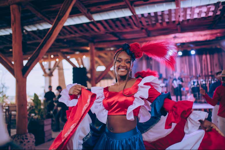 Sentiros parte de la alegre y colorida Fiesta Dominicana