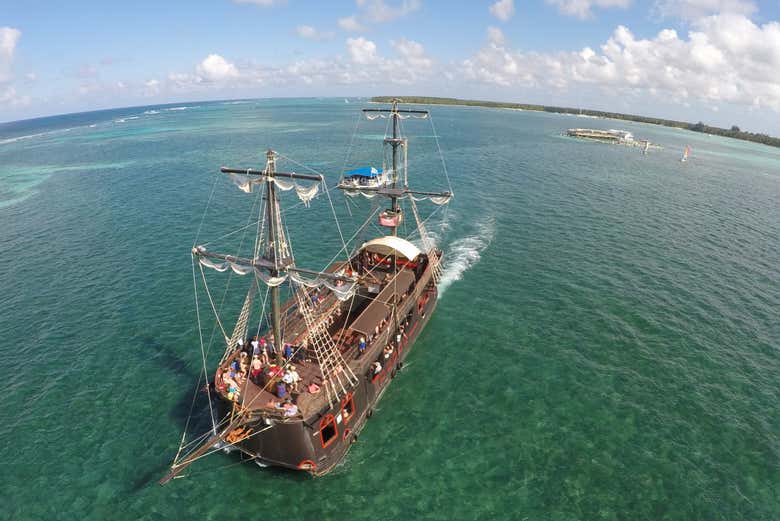 Navegando pelo Caribe em um barco pirata