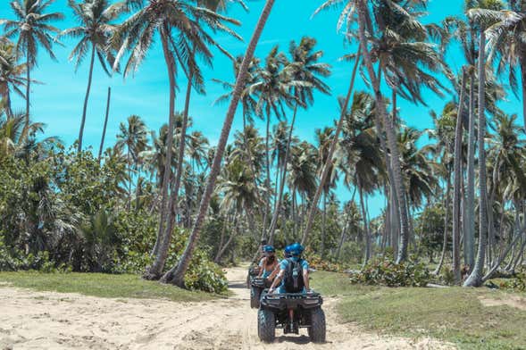 Tour privado en quad por Miches + Playa Esmeralda y Montaña Redonda