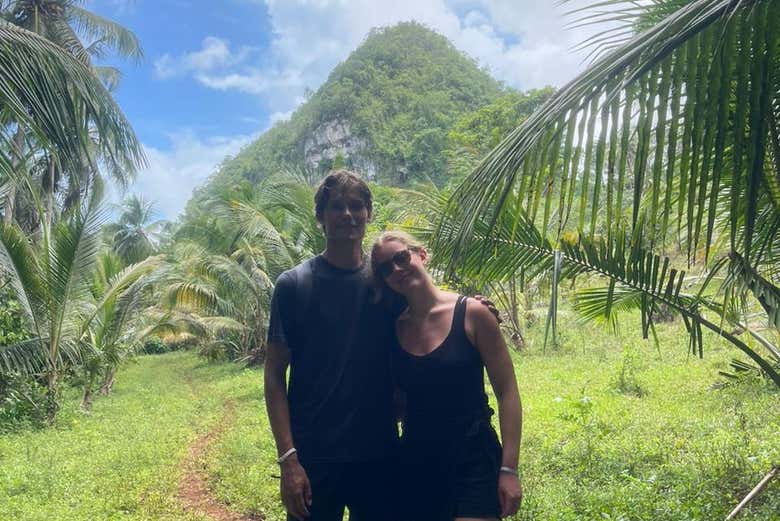 Una foto con il paesaggio sullo sfondo