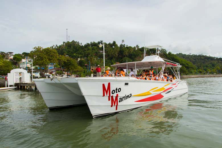 Chegando a Cayo Levantado de barco