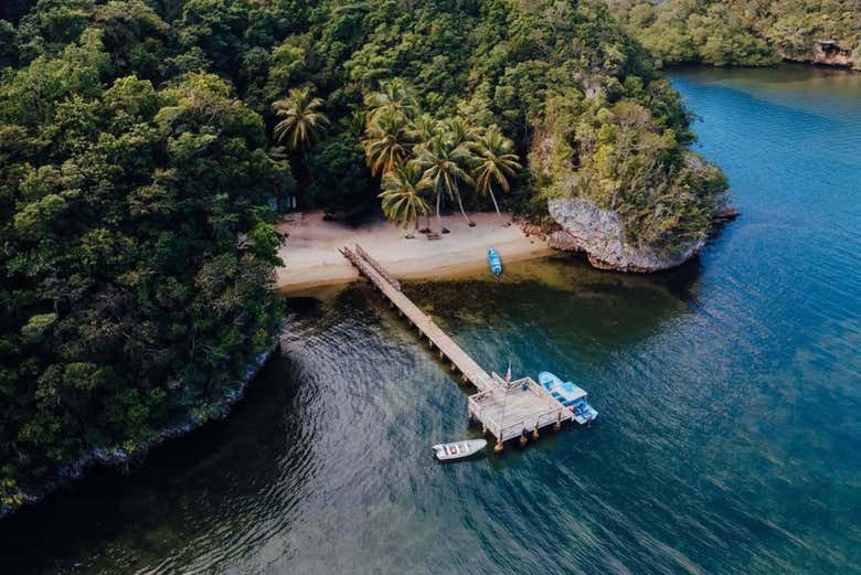 Vistas aéreas del Parque Nacional Los Haitises