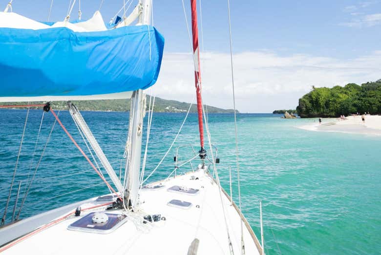 Sail to Cayo Levantado