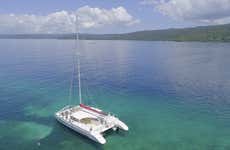 Giro in catamarano nella baia di Samaná
