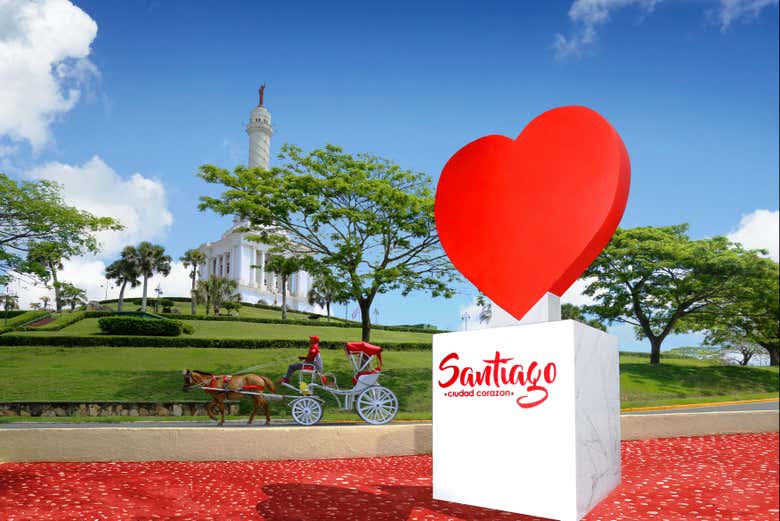 Monumento a los Héroes junto al corazón de Santiago
