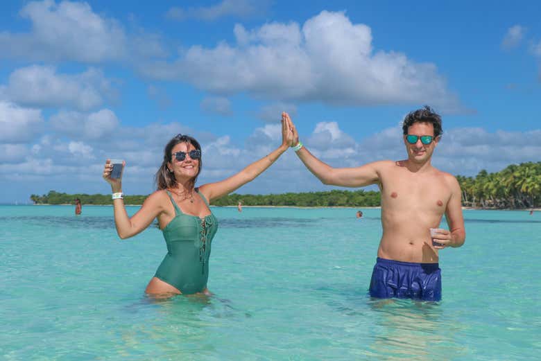 Banho nas águas cristalinas do Caribe