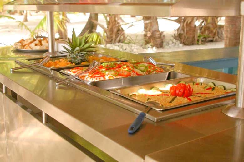 Buffet na ilha Saona