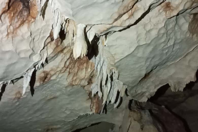 Exploraremos el interior de cuatro de las cuevas