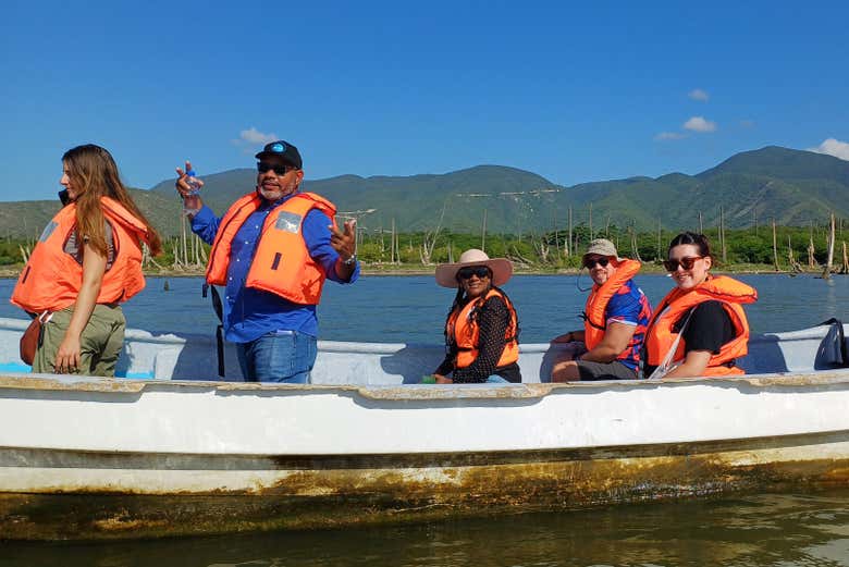 El paseo en lancha en la excursión al lago Enriquillo