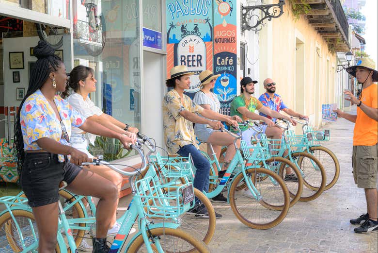 Preparados para o tour de bicicleta por Santo Domingo