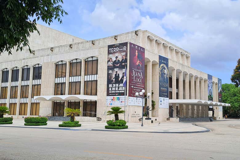 Teatro Nacional Eduardo Brito