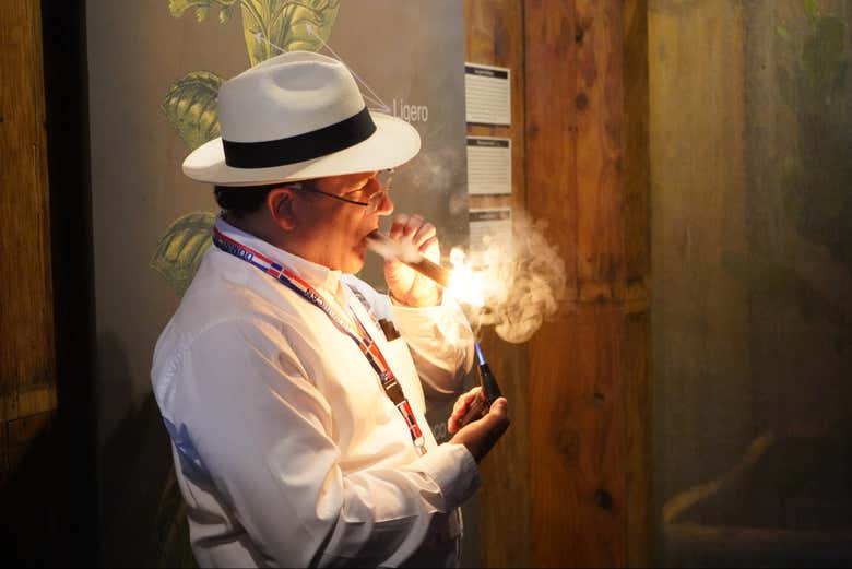 Demostracion - como encender un tabaco