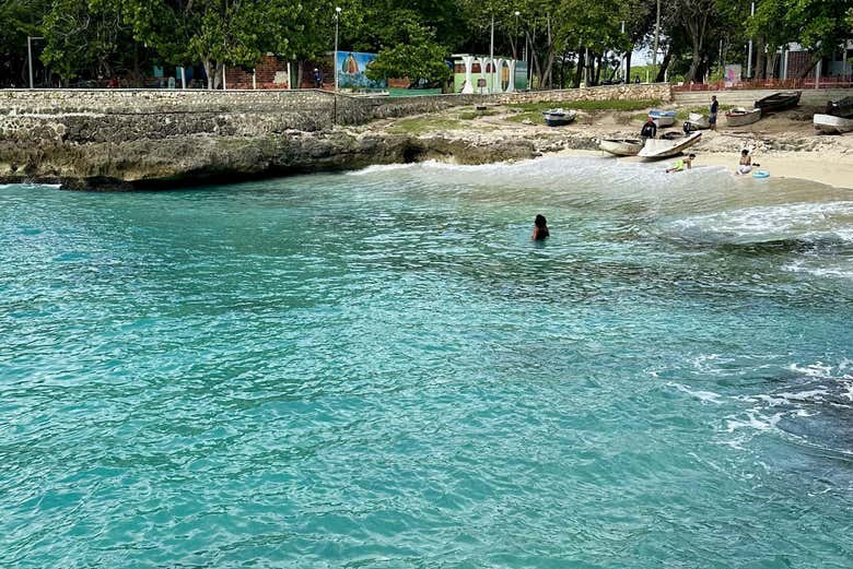 Podréis bañaros en las aguas de La Caleta