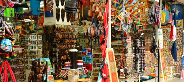 Tour de compras, Museu Âmbar e Fábrica de Tabaco