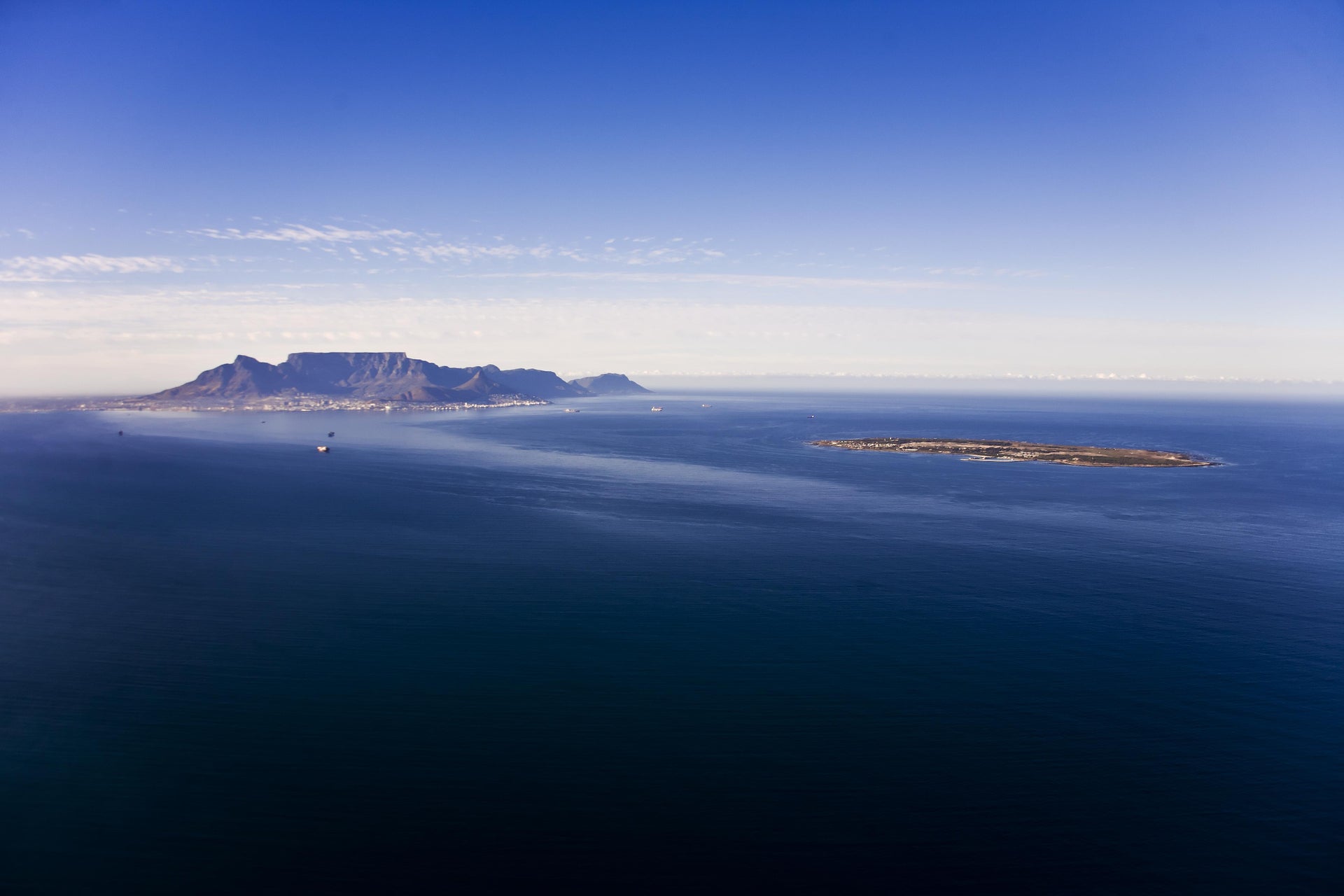 Cape Town, Table Mountain & Robben Island Tour