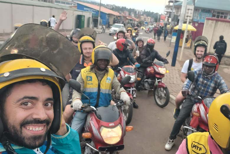Parcourez la capitale ougandaise en moto