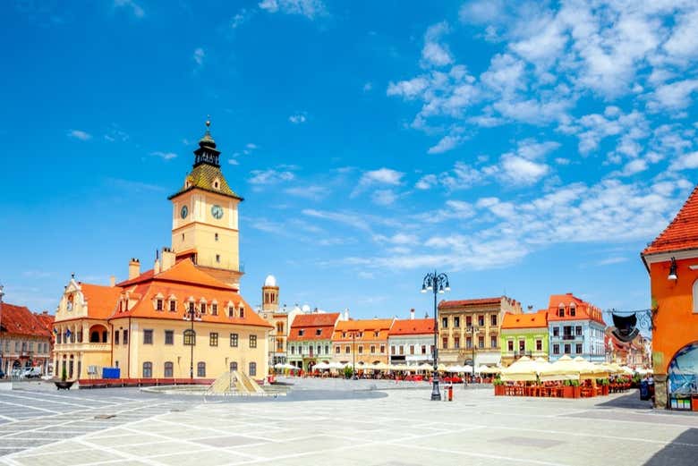 La encantadora Plaza del Consejo en Brasov