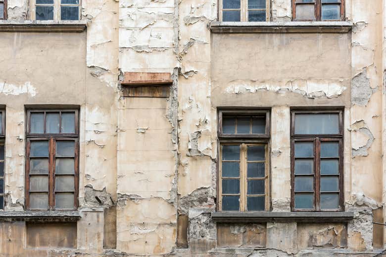 Edifício abandonado no bairro antigo