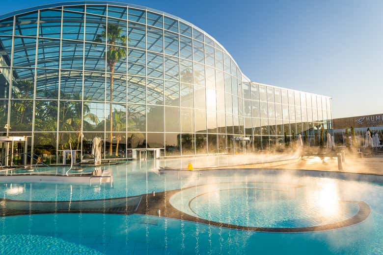 Exterior del balneario Therme