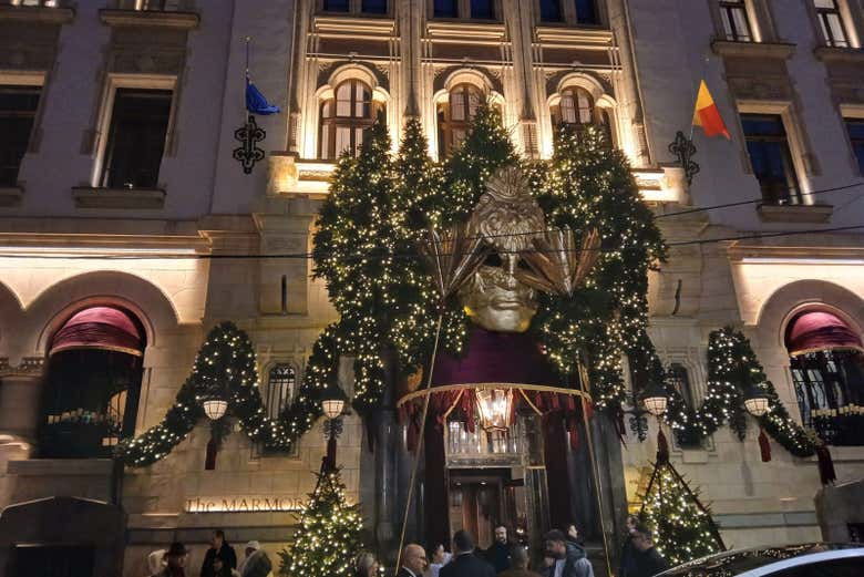 See the capital decorated for Christmas