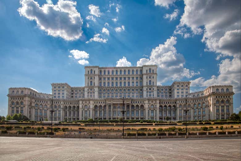 Ammirando il Palazzo del Parlamento