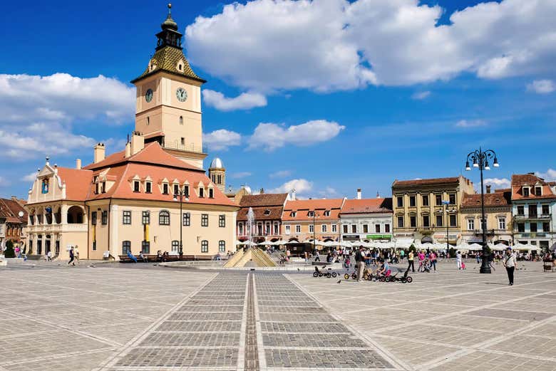 El corazón histórico de Brașov y su mítica plaza