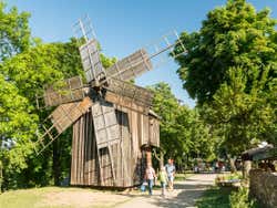Exploring the Dimitrie Gusti National Village Museum