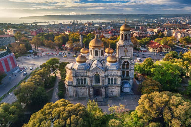 Vue sur la cathédrale de Varna