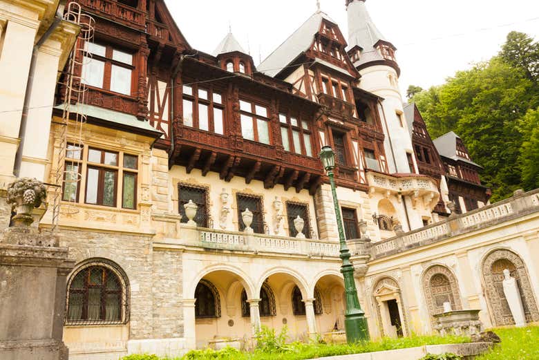 Fachada del Castillo de Peles