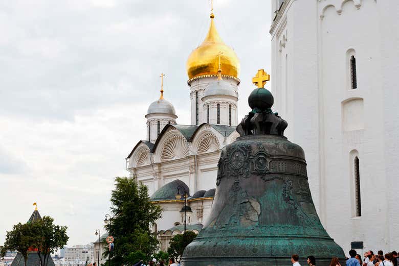 Le Tsar Kolokol et la cathédrale de l'Arche-Ange