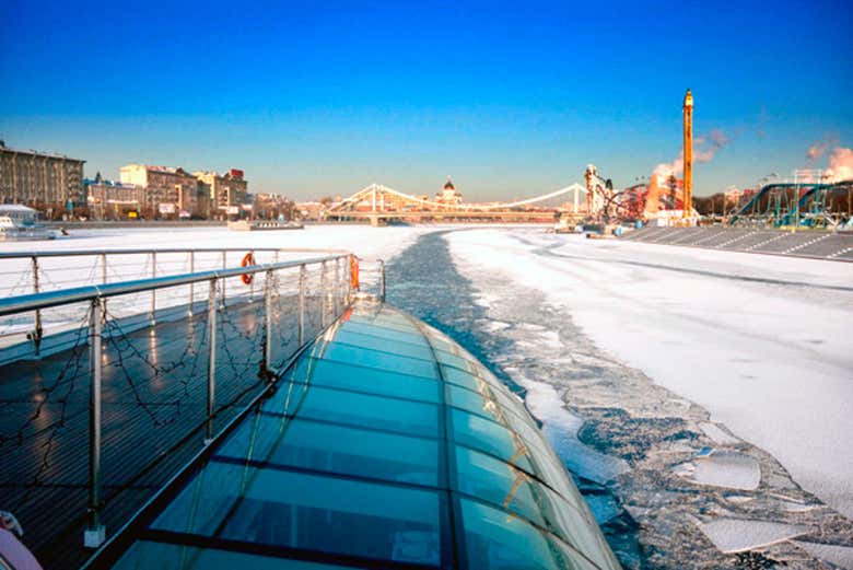 Icebreaker cruise boat
