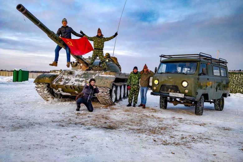 Pilotando un carro armato sovietico