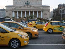 Taxis junto al Teatro Bolshói
