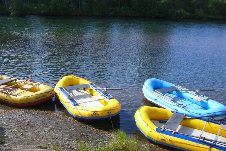 Barcos para navegar pelo rio Bystraya
