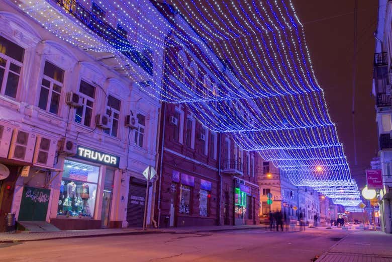 Paseando por la calle Soborny de noche